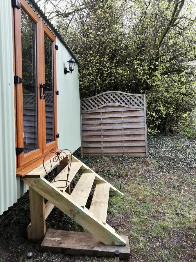 Отель Durham Donkey Rescue Shepherd'S Hut Экстерьер фото