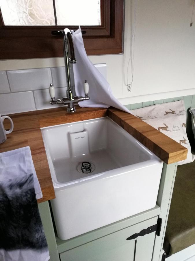 Отель Durham Donkey Rescue Shepherd'S Hut Экстерьер фото